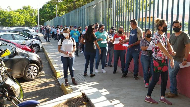Buena respuesta de la población para recibir la vacuna contra el Covid en Mazatlán