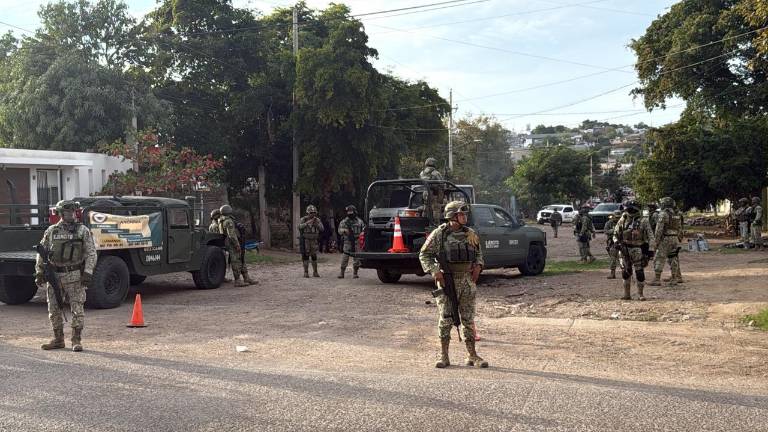 Personal del Ejército Mexicano quien arribó al punto para actuar como primeros respondientes.