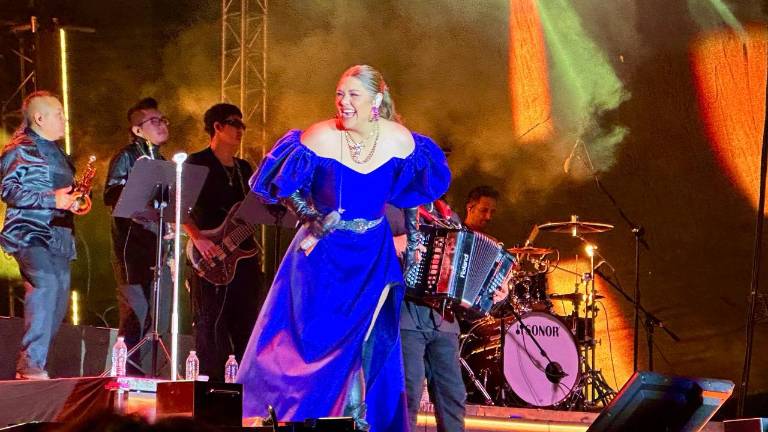 Yuridia encanta a los mochitenses con su Pa’Luego Es Tarde Tour.