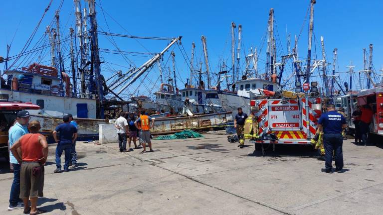 Soldador muere en Mazatlán tras explotar tanque en barco camaronero