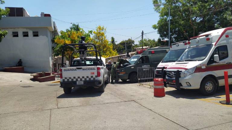 El militar herido en el enfrentamiento fue trasladado a un hospital de Culiacán, sin embargo, murió horas más tarde.