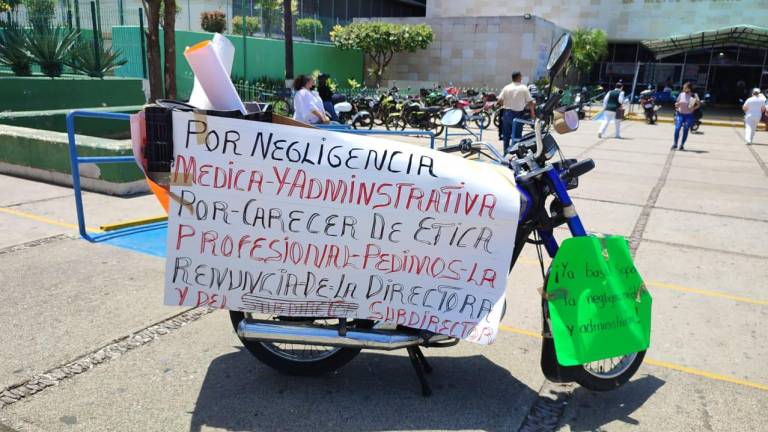 De nuevo, adultos mayores se plantan en el IMSS de Mazatlán para exigir atención médica para pacientes con cáncer