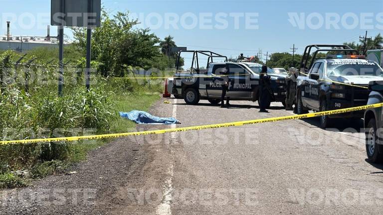 Junto al cadáver se encontró una cartulina con un mensaje.