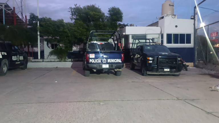 Los elementos de la Seguridad Pública y Tránsito Municipal decidieron parar labores a partir del turno que entró a las 18:00 horas.