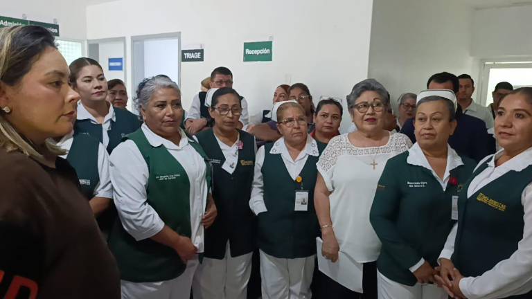 La Gobernadora Yeraldine Bonilla Valverde escuchó la solicitud del personal del hospital.