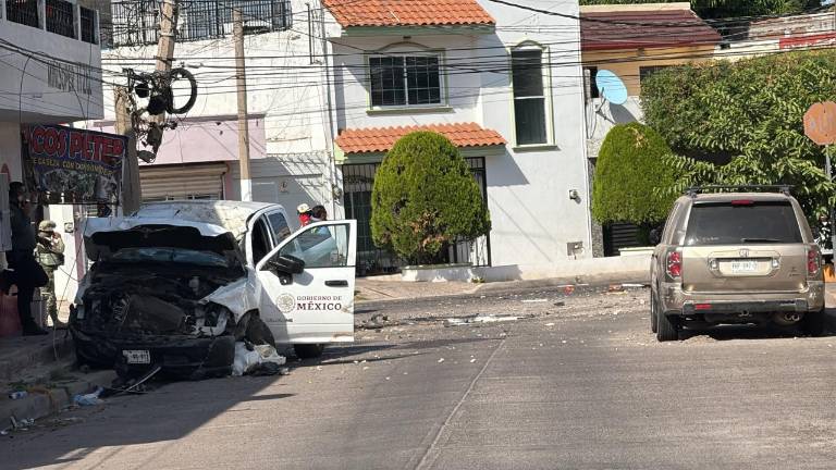 Un vehículo oficial embistió y causó la muerte de un marisquero este domingo en la colonia Benito Juárez.