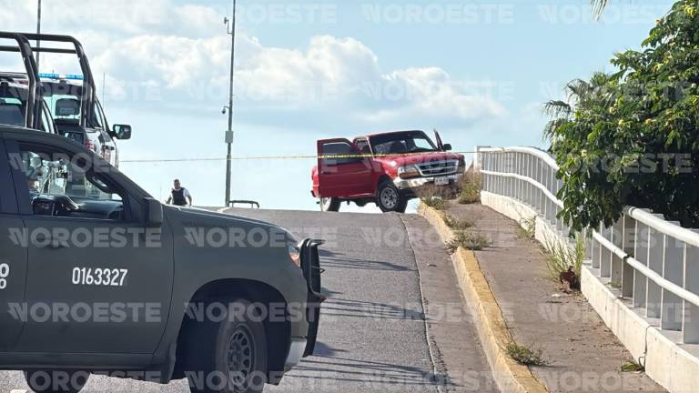 Autoridades cerraron la circulación sobre la parte alta del distribuidor vial mientras peritos procesaban la escena tras la persecución.