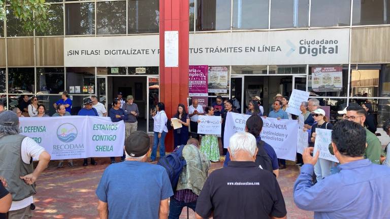 Manifestación de periodistas en la Vicefiscalía del Sur de Sinaloa en Mazatlán.