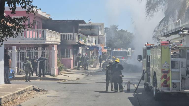 Vandalizan e incendian vivienda tras ataque armado en la Colonia Los Almendros, en Culiacán