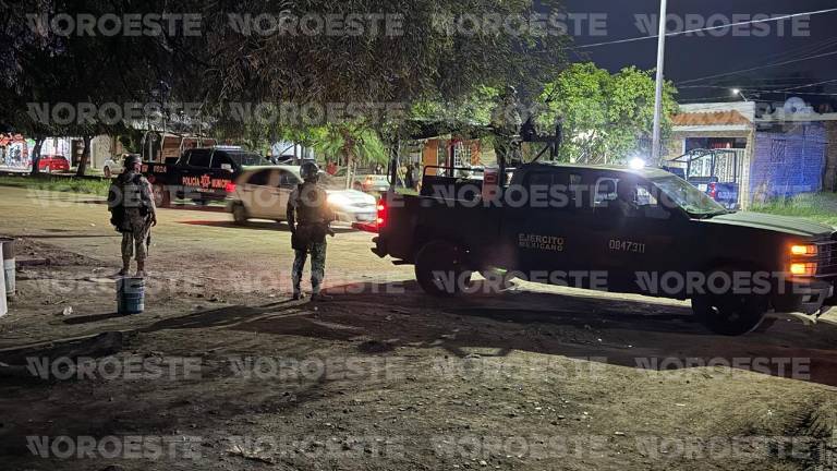 Elementos de seguridad resguardaron la zona donde se registró el ataque armado en Mazatlán.