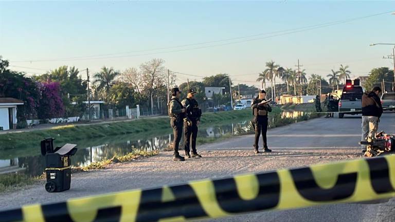 Autoridades acordonaron la zona tras ataque a motociclista en el ejido Bachigualatito.
