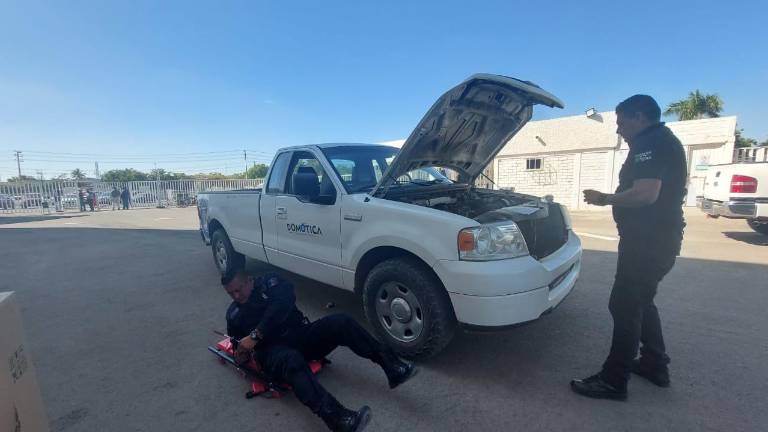 Revisión de los vehículos que buscan legalizarse en Guasave.