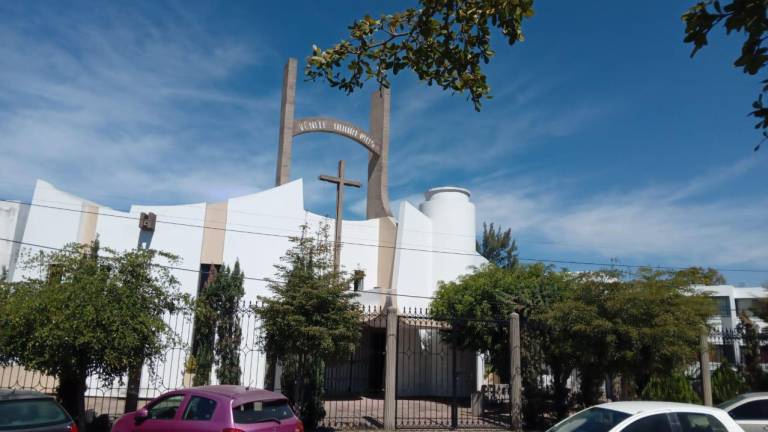 El Convento de las Madres Adoratrices Perpetuas del Santísimo Sacramento llegó a la que hasta hoy ha sido su hogar en Mazatlán, justo al lado de la Capilla de las Madres Adoratrices, ubicado en la Avenida Rafael Buelna, número 3.