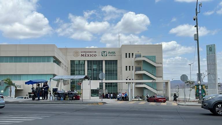 El trabajador fue trasladado a un hospital.