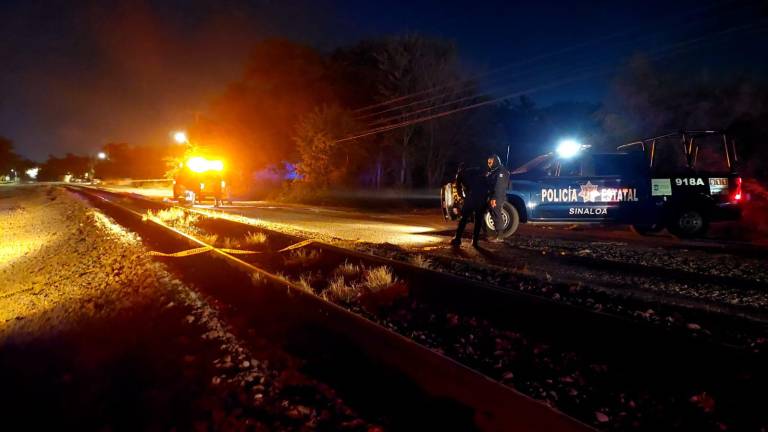 En la zona de las vías del tren, en la colonia Las Flores, fue encontrado el cuerpo de un hombre asesinado a golpes.