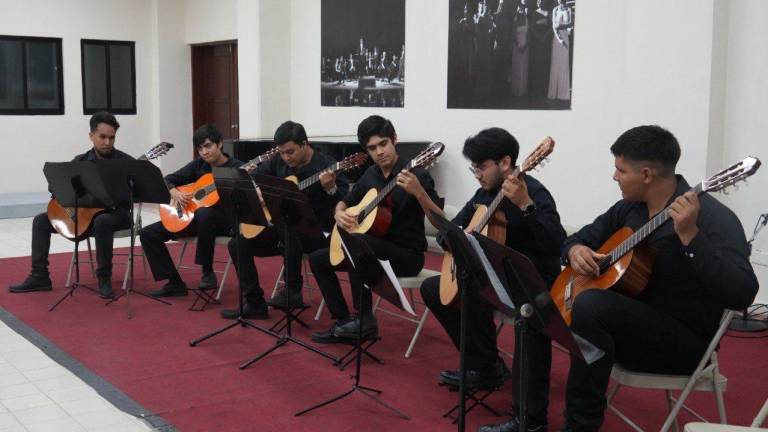 Alumnos del taller de guitarra del Centro Municipal de las Artes.