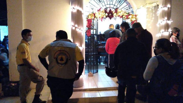 La devoción y la fe a la Virgen de Guadalupe se reafirmó una vez más durante la tradicional celebración , desde la noche del sábado 11 de diciembre fieles creyentes comenzaron a darse cita , seguidores de todas las edades acudieron para agradecer las bendiciones recibidas.