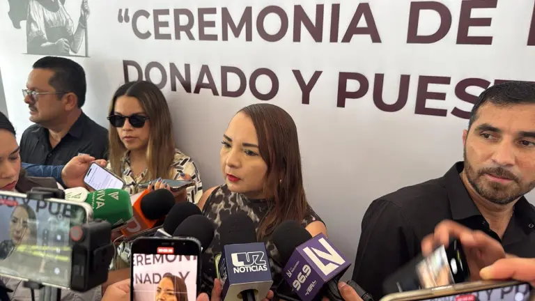 La Fiscal Claudia Zulema Sánchez Kondo habla del ataque armado ocurrido en un restaurante de Culiacán el jueves.