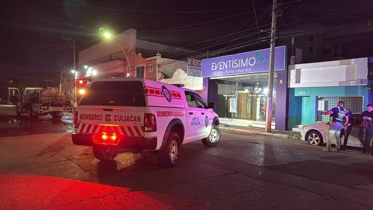 El percance en un local de artículos para fiestas fue controlado sin mayores afectaciones en el primer cuadro de la ciudad.