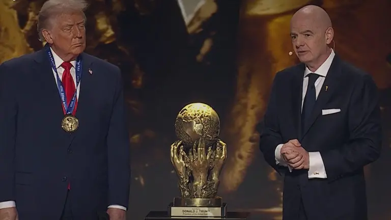 FIFA otorga a Donald Trump un premio de la paz.