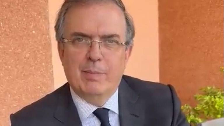 Marcelo Ebrard critica a los gobernadores que publicaron en Twitter su apoyo a Claudia Sheinbaum, también aspirante a la candidatura presidencial de Morena.
