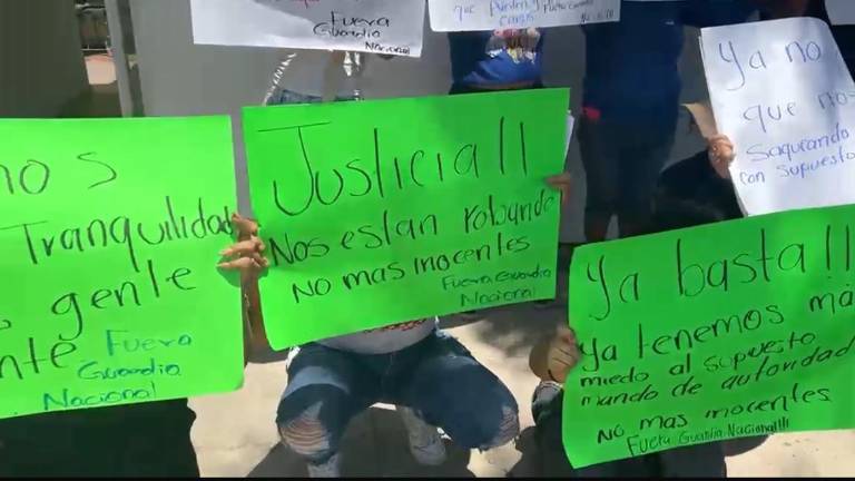 Las manifestantes aseguran que entre los habitantes existe temor debido a versiones de presuntos abusos durante revisiones y operativos.