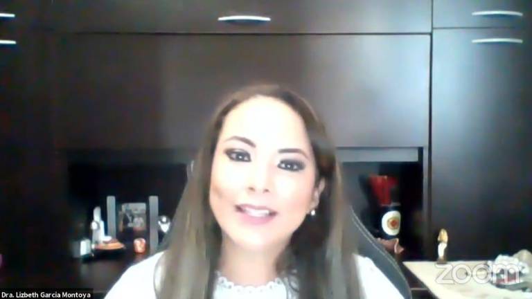 La autora Lizbeth García Montoya, en la presentación de su libro.