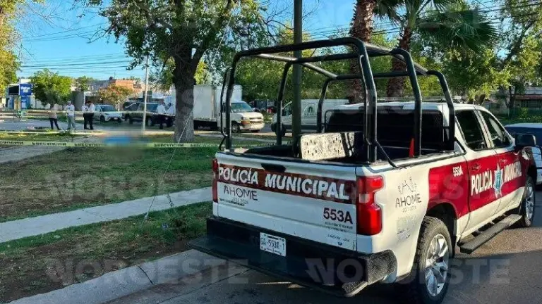 Autoridades acordonaron el parque donde fue localizado sin vida Miguel Ángel L., vecino de Las Huertas.