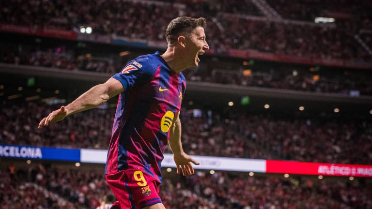 Robert Lewandowski fue el anotador del tanto que llevó al Barcelona a la victoria en Madrid.