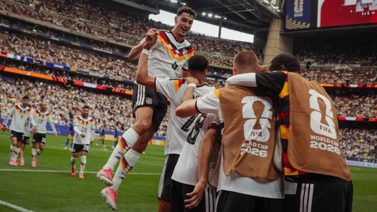 La Mannschaft debutó con un 7-1 sobre Curazao, asumiendo el liderato provisional del Grupo E.