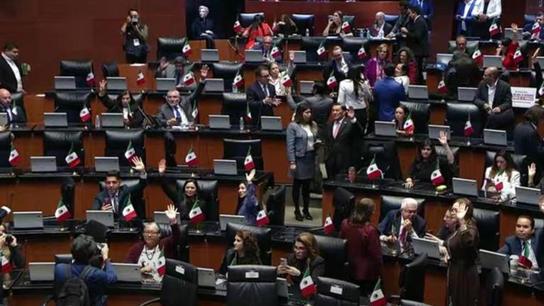 La sesión arrancó con una hora de retraso y 85 senadores presentes.