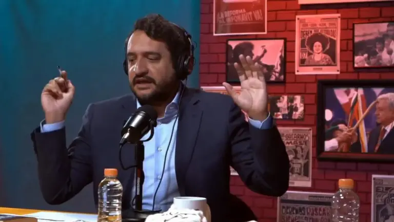 Andrés Manuel López Beltrán reta a Carlos Loret de Mola a probar la acusación de nexos con el narcotráfico.