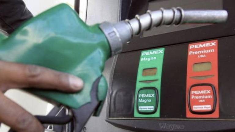 En reunión, el Gobierno federal acordó con representantes gasolineros un precio máximo al diésel en México.