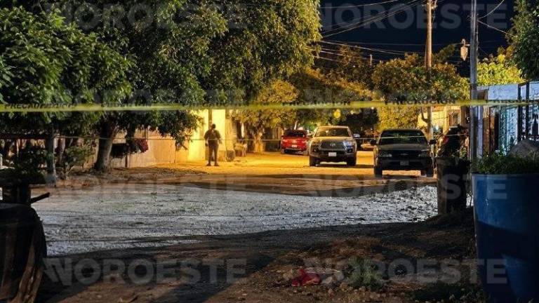 La camioneta Toyota Tacoma presentó múltiples impactos de bala tras el enfrentamiento registrado en La Palma, Navolato.