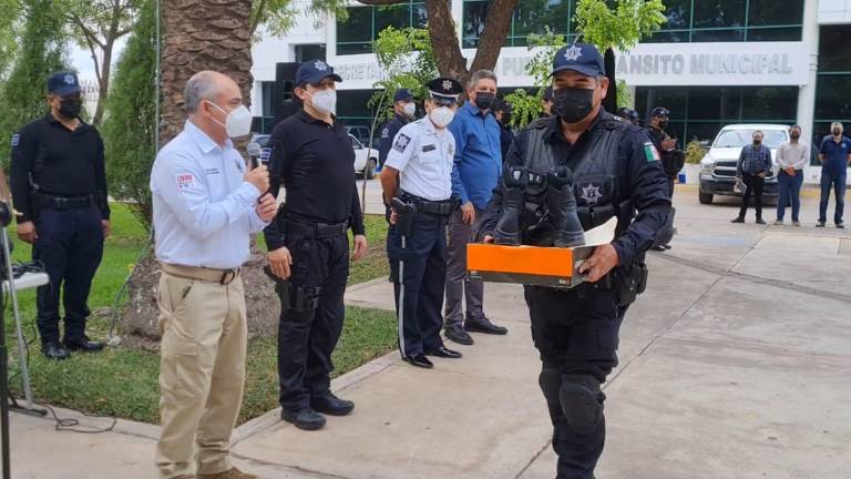 Por rescates, suicidios evitados, detenciones de asaltantes y arreglo de semáforos, premian a policías de Culiacán
