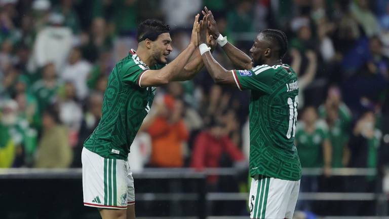 Julián Quiñones (derecha) ya acumula 3 goles en el Mundial 2026.