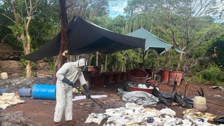 Elementos de Marina localizaron y neutralizaron laboratorios clandestinos en Culiacán.