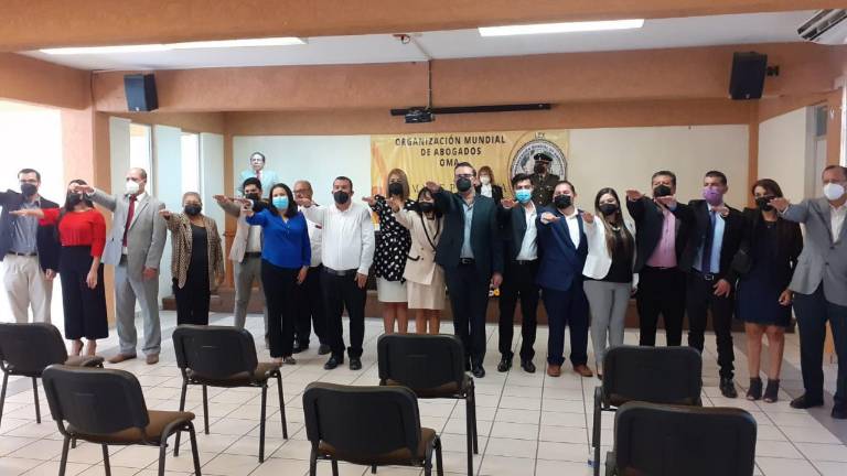 Toman protesta a integrantes de la Delegación en Sinaloa de la OMA.