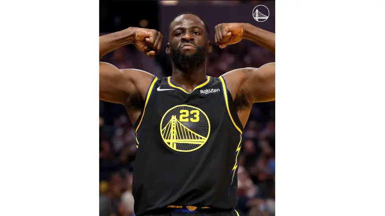 Draymond Green es retenido por 27.7 millones de dólares.