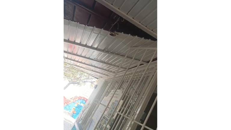 El Jardín de Niños Ángela Lund Gómez de Mazatlán sufrió el colapso de vigas en sus techos.