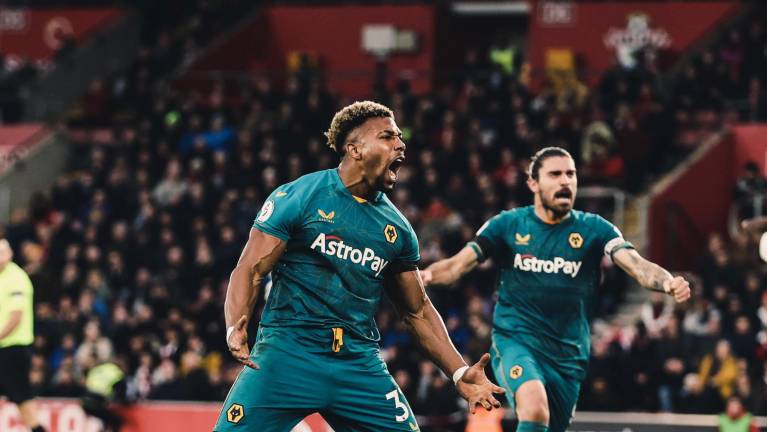 Con el triunfo los Wolves salen de zona de descenso.