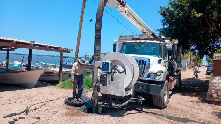 El Gobierno de Ahome mantiene trabajos de limpieza, desazolve y rehabilitación de infraestructura hidráulica.