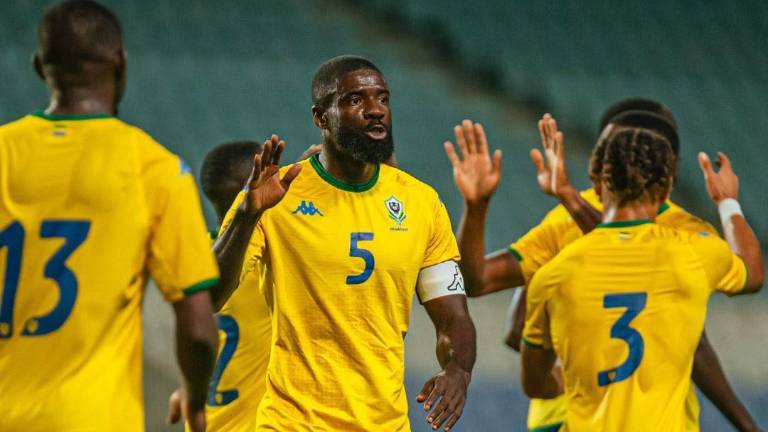 El gobierno disuelve cuerpo técnico y aparta a Aubameyang y Ecuélé Manga.