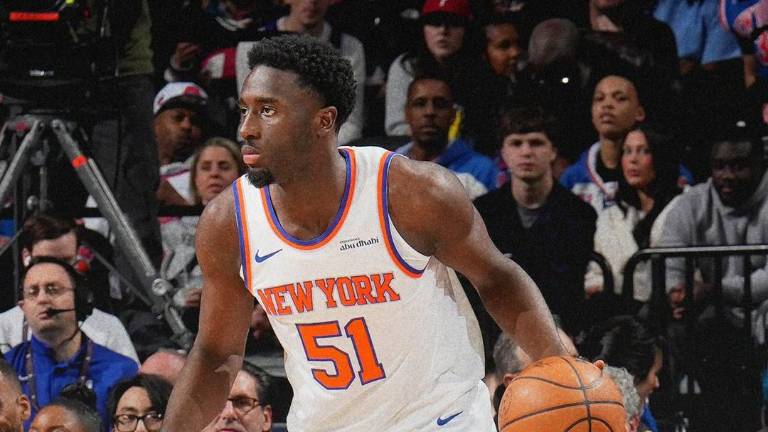 Los Knicks aprovecharon las ausencias del rival.