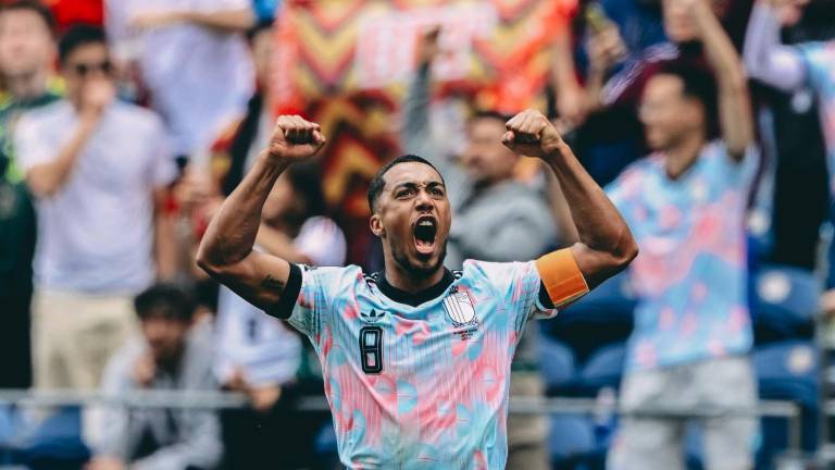 Youri Tielemans marca doblete por Bélgica.