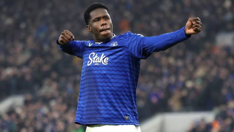 Thierno Barry celebra el gol que le dio el empate al Everton.