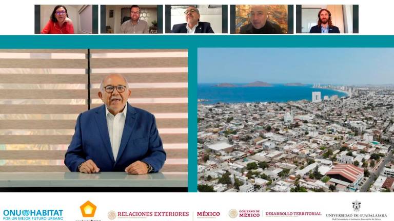 Luis Guillermo Benítez Torres durante su exposición en el foro.