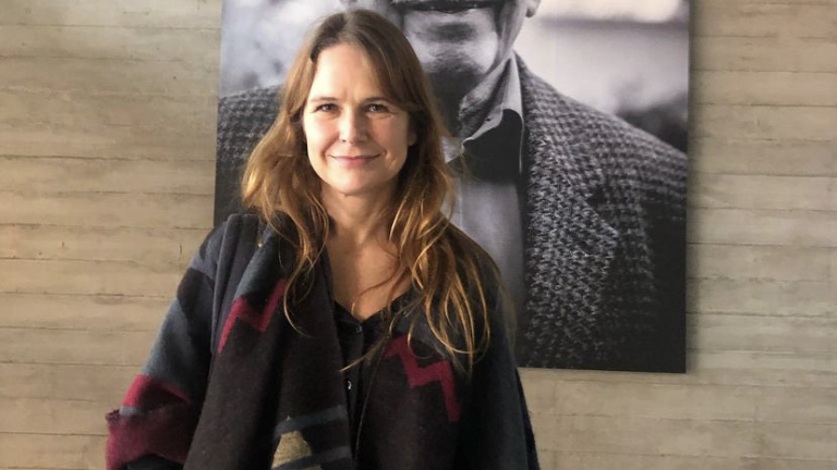 Nailea Norvind habla de sus preferencias con Mara Patricia Castañeda.