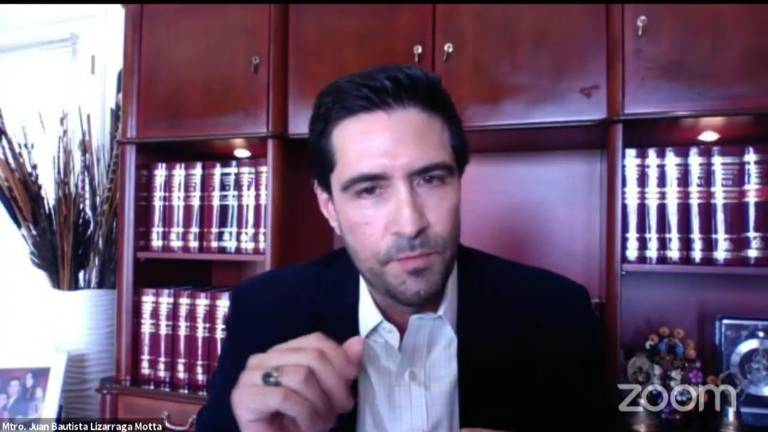 El Abogado Juan Bautista Lizárraga al realizar su exposición