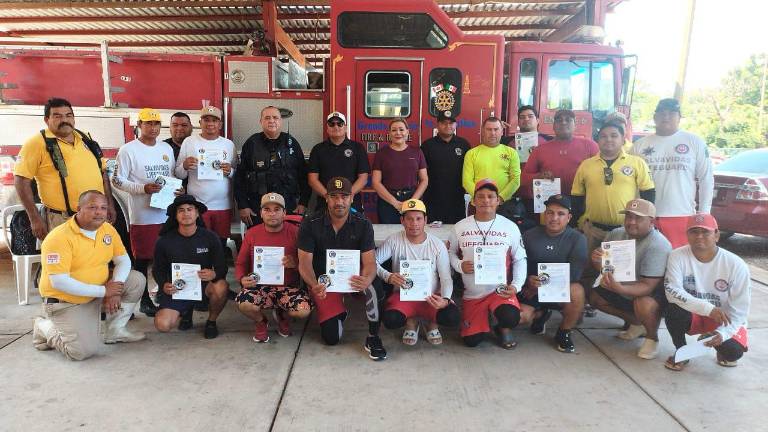 Protección Civil Rosario certifica a su primera generación en rescate en inundaciones y aguas rápidas
